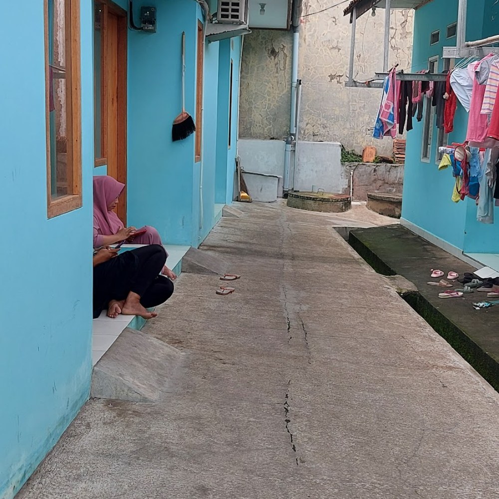 Kontrakan Ibu Isop