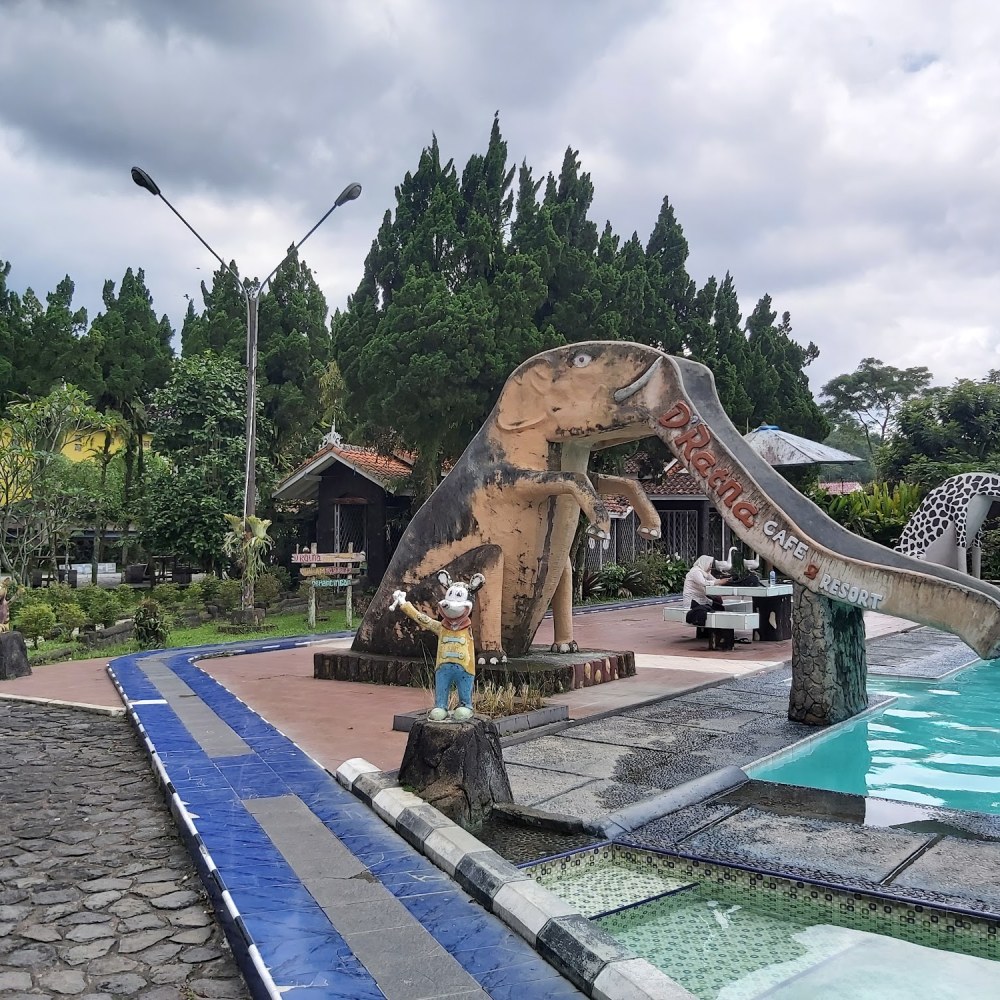 D'Ratna Cafe And Resort