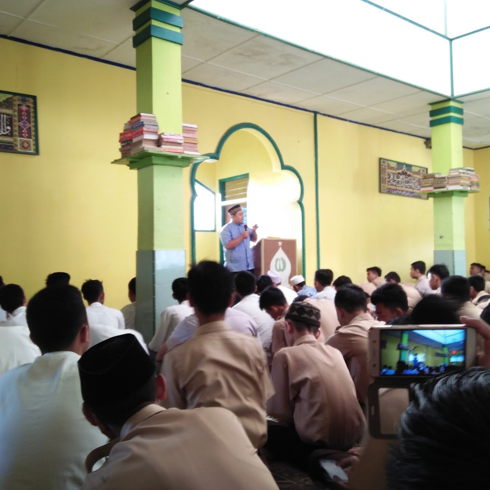 Masjid Nurul Il'mi SMAN 1 Warungkondang