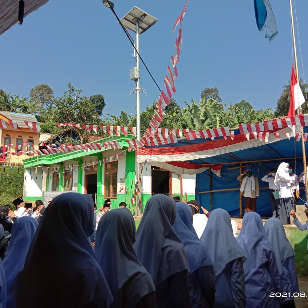 SMP IT AL-ANWARIYYAH