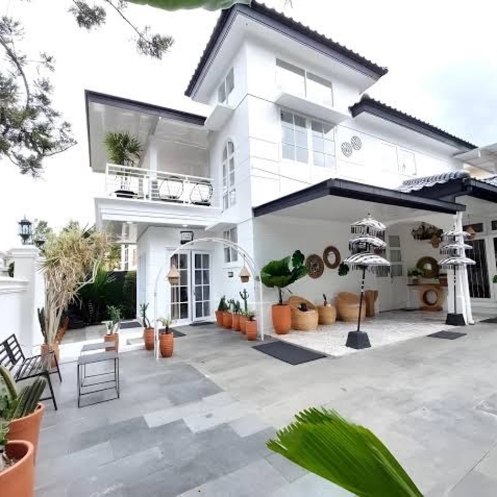 Villa Puncak Bogor At Kota Bunga With Pool Privat