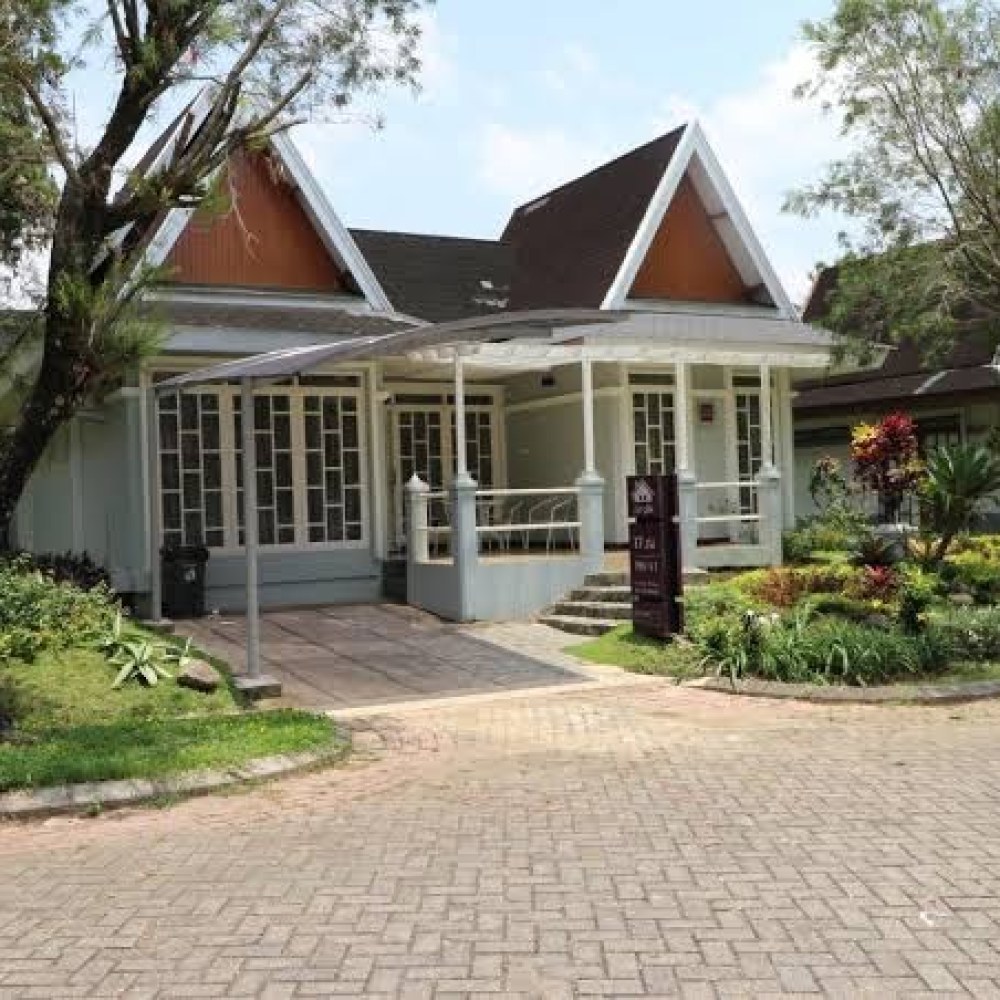 Diyar Villas Puncak M6-11 - Villa With Garden View