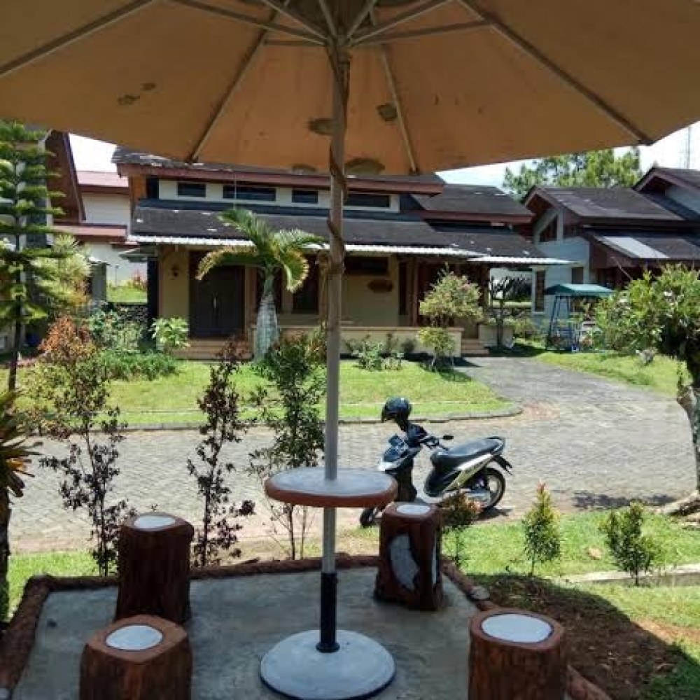 Vila Kota Bunga Private Pool - Villa With Garden View