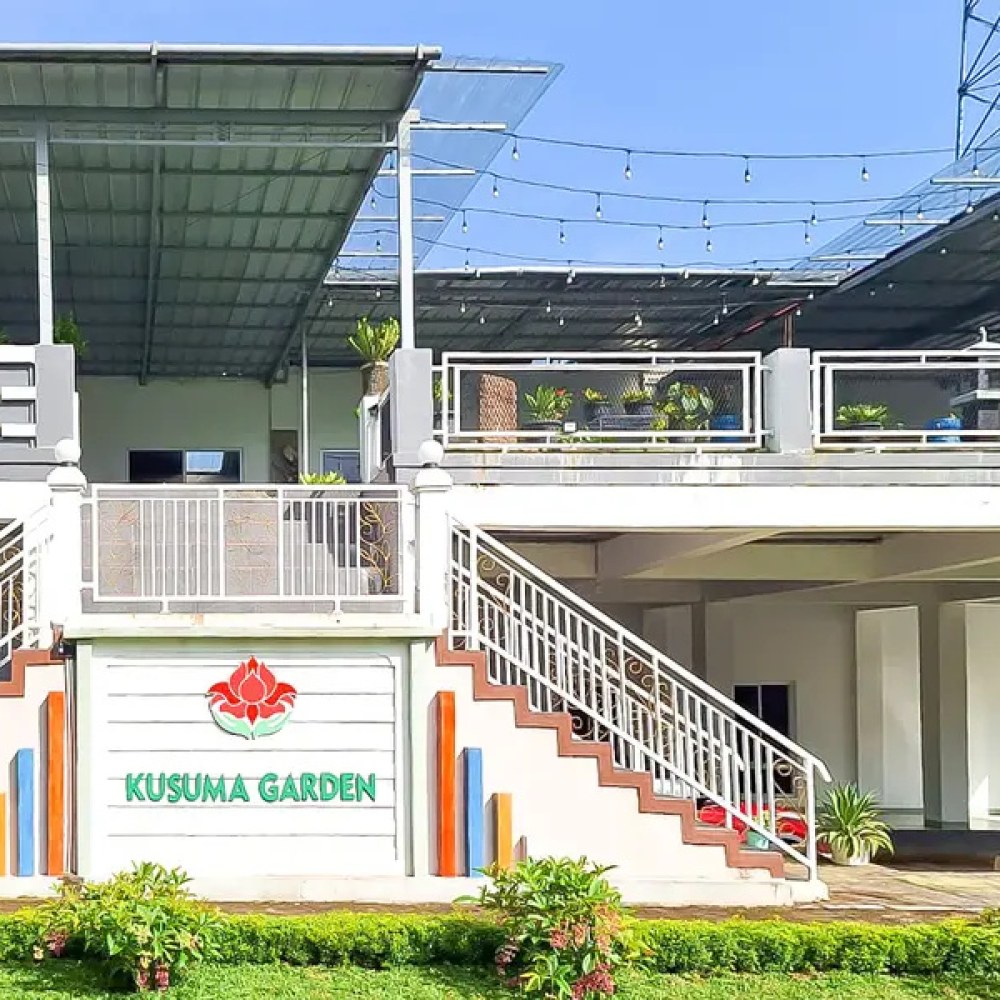 Urbanview Hotel Kusuma Garden Cianjur