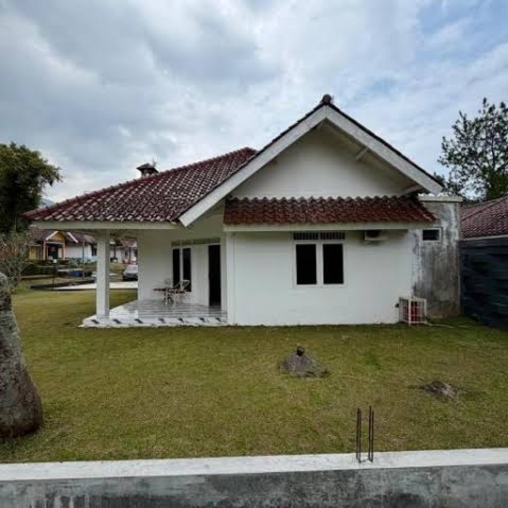 Villa Puncak 3 Room - Three-Bedroom Villa