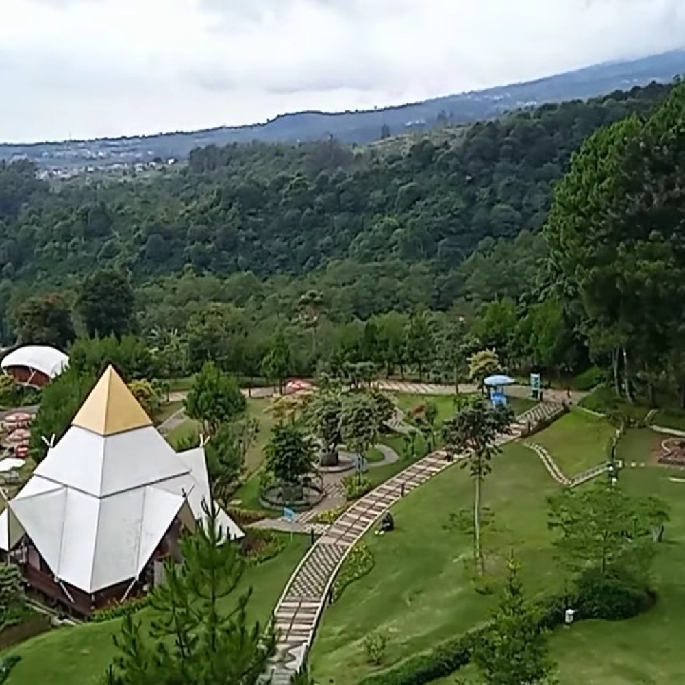 Pintu Masuk Taman Wisata Alam Sevillage