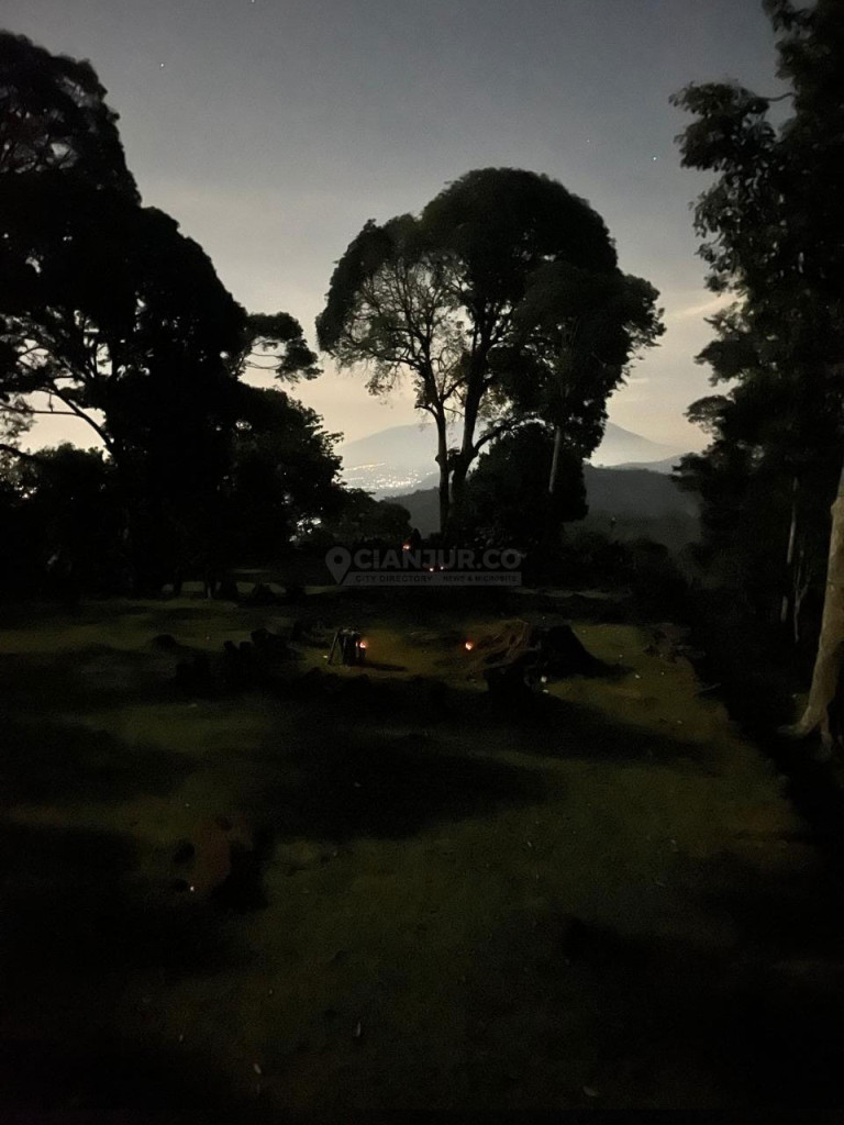 gunung padang saat malam hari 1