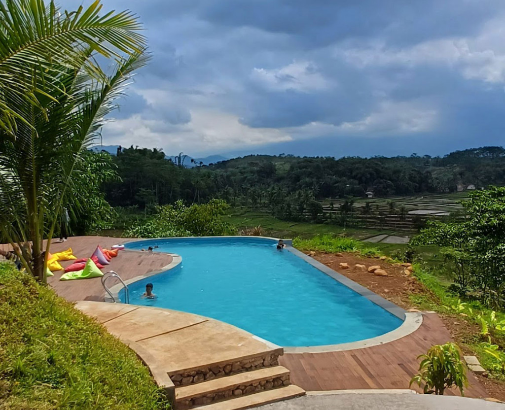 Kolam Renang Coconut Farm Garden Cibeber