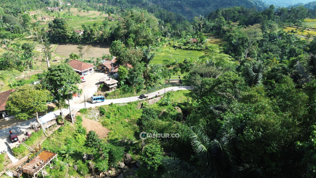 akses jalan curug cikurutug