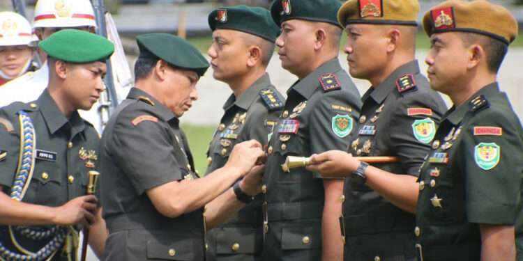 Yonif-300-Brajawijaya-melaksanakan-upacara-Serah-Terima-Jabatan-1