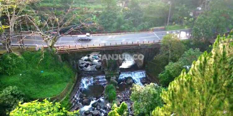 Desa Cibeureum Cugenang Cianjur Jalan raya penyangga ibu kota