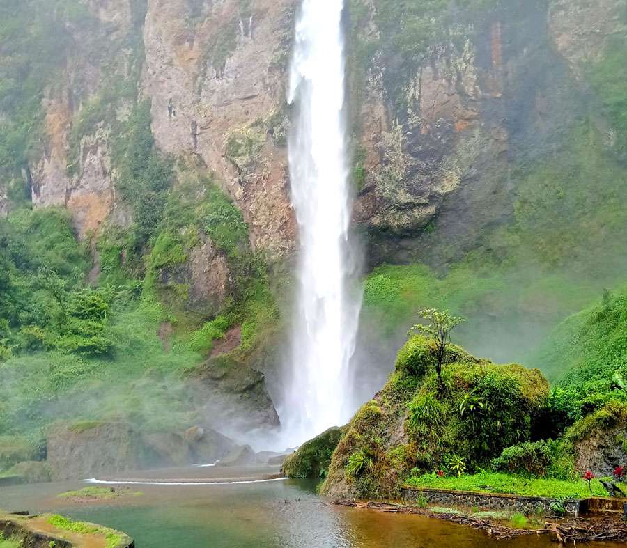 Legenda Curug Ngebul: Asal Usul Mistis dari Pagelaran Cianjur