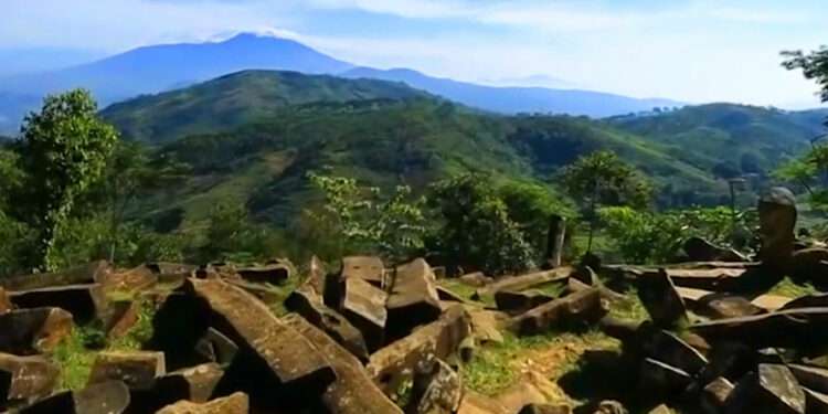 view perbukitan di Gunung Padang