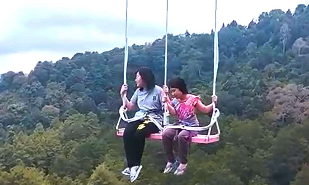 Wahana Sevillage Puncak: Tiket, Jam Operasional & Spot Seru Kekinian