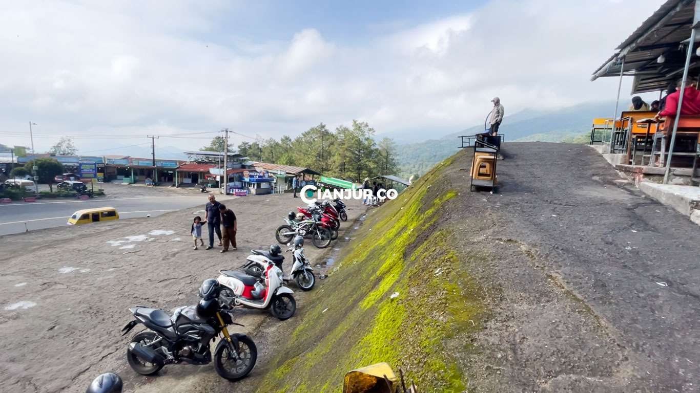 struktur tebing penahan longsor warung puncak pass