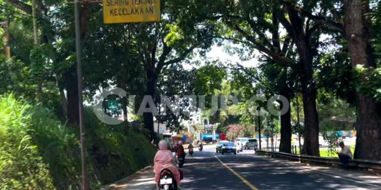 rambu lalu lintas di tapal kuda cugenang cianjur