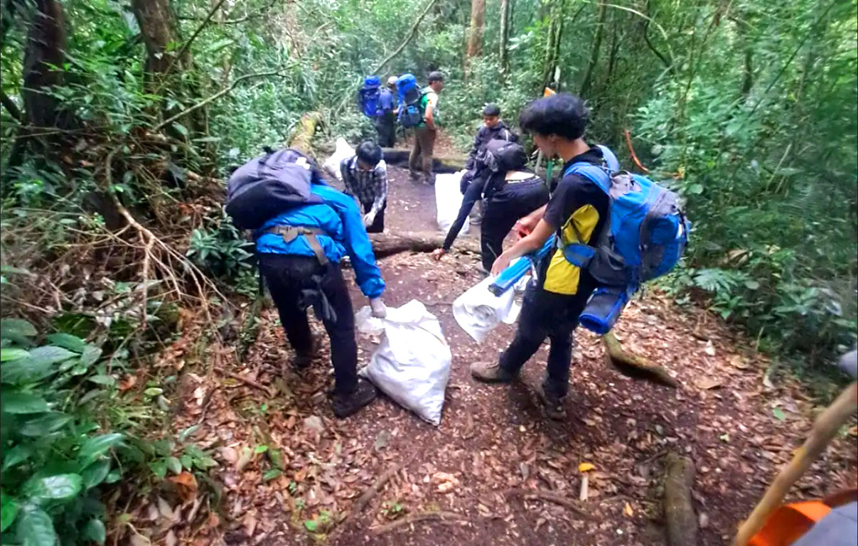Pendakian Gunung Gede dan Pangrango Ditutup Sementara Akibat Masalah Sampah