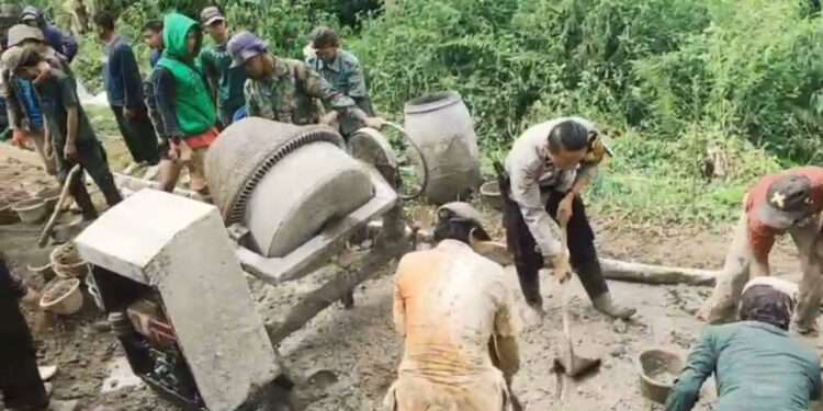 D:\CITY DIRECTORY\CIANJUR.CO\Artikel\202511\Gorol Perbaikan Jalan Kp. Pasir Tunagan, Desa Wangunjaya, Cugenang, Cianjur