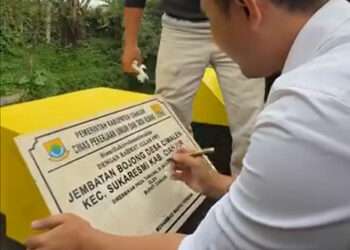 bupati cianjur Mohamad Wahyu Ferdian meresmikan Jembatan Bojong Ciwalen di Sukaresmi