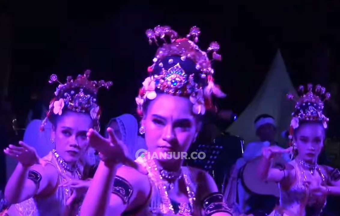 Rangkaian tari tradisional khas Jawa Barat di Acara Abdi Nagri Nganjang Ka Warga ke-28