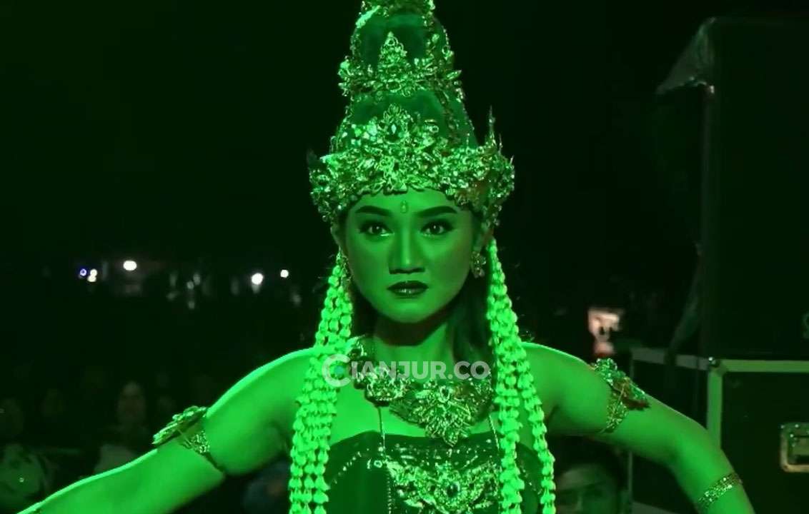 Karembong Hejo: Lagu Penuh Makna yang Menggetarkan Hati di Acara Abdi Nagri Nganjang Ka Warga ke-28