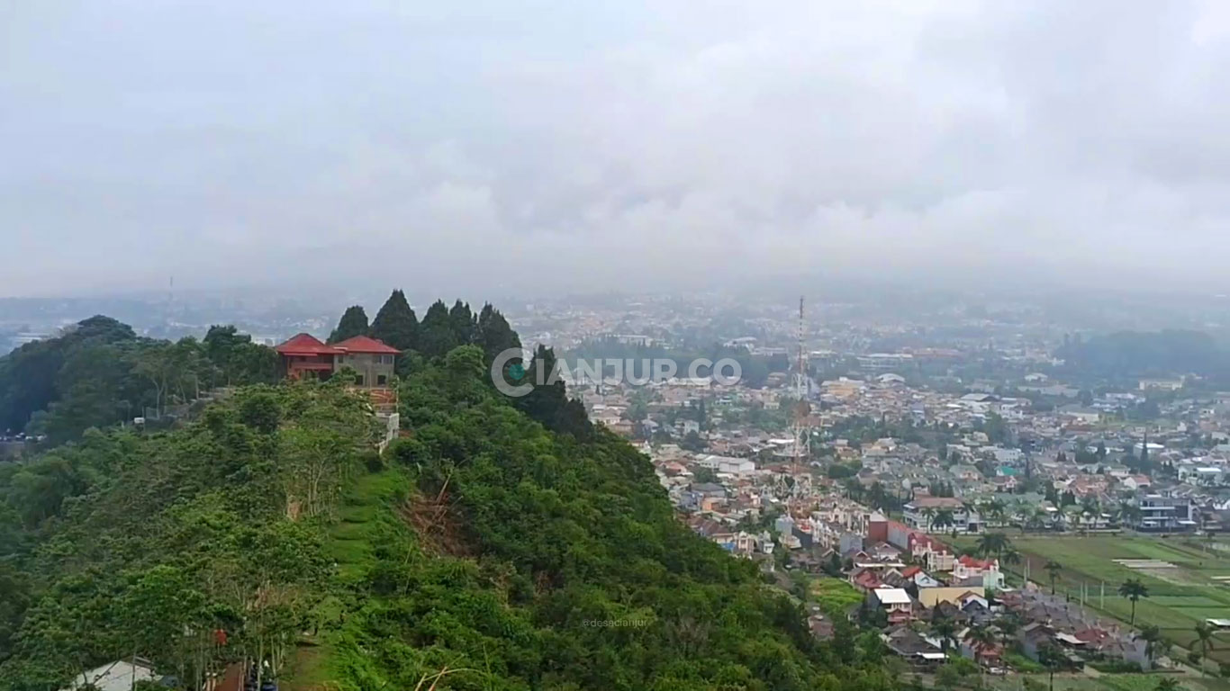 Gunung Kasur Cipanas Cianjur – Pemandangan Dramatis Cipanas dari Ketinggian (Disertai Video Youtube)