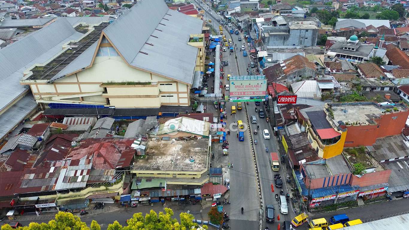 kondisi lalu lintas di depan Pasar Cipanas Cianjur 