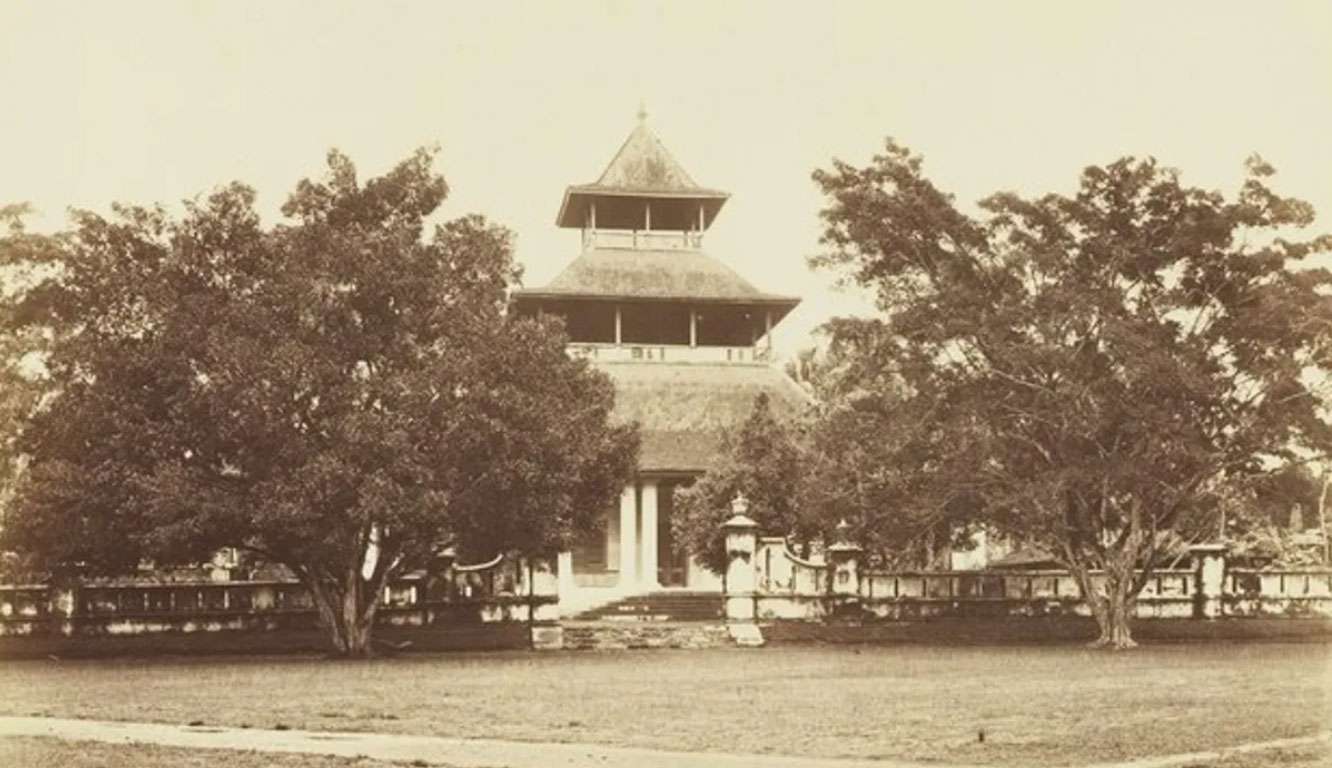 Masjid Agung Cianjur yang masih berdiri sekitar tahun 1870-an