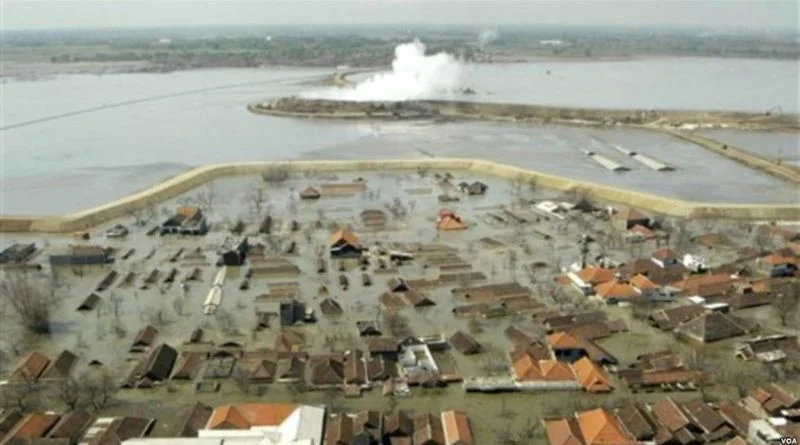 rumah terendam lumpur lapindo