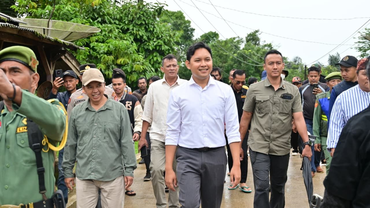 Bupati Cianjur Tinjau Jalan Cimaskara–Padasuka dan Temui Warga