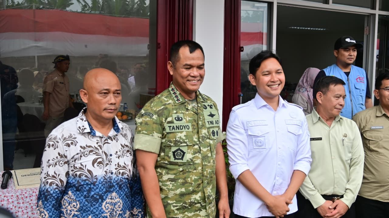 Wakil Panglima TNI dan Bupati Cianjur Tinjau Koperasi Merah Putih