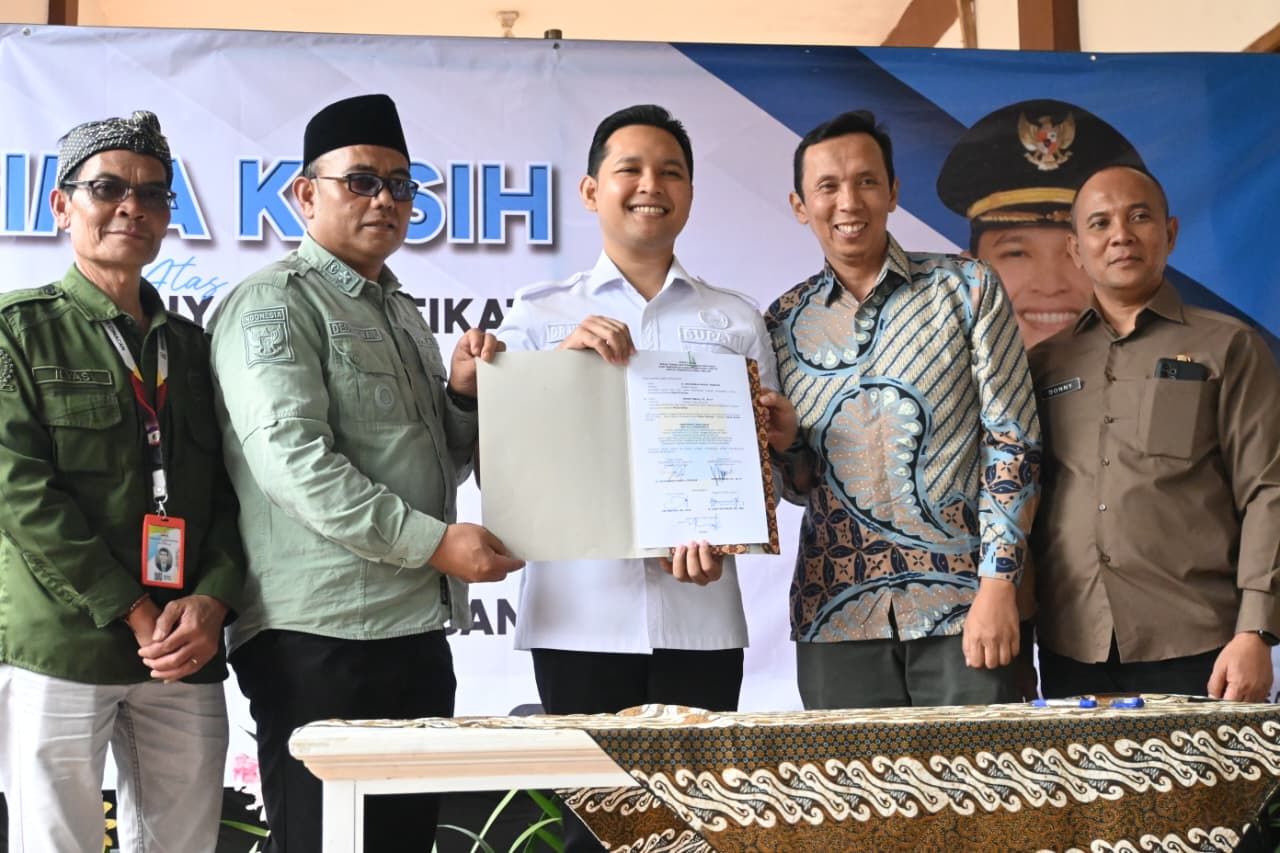 Sertifikat Tanah Kas Desa Cimacan untuk Lahan 1,6 Hektare Diserahkan