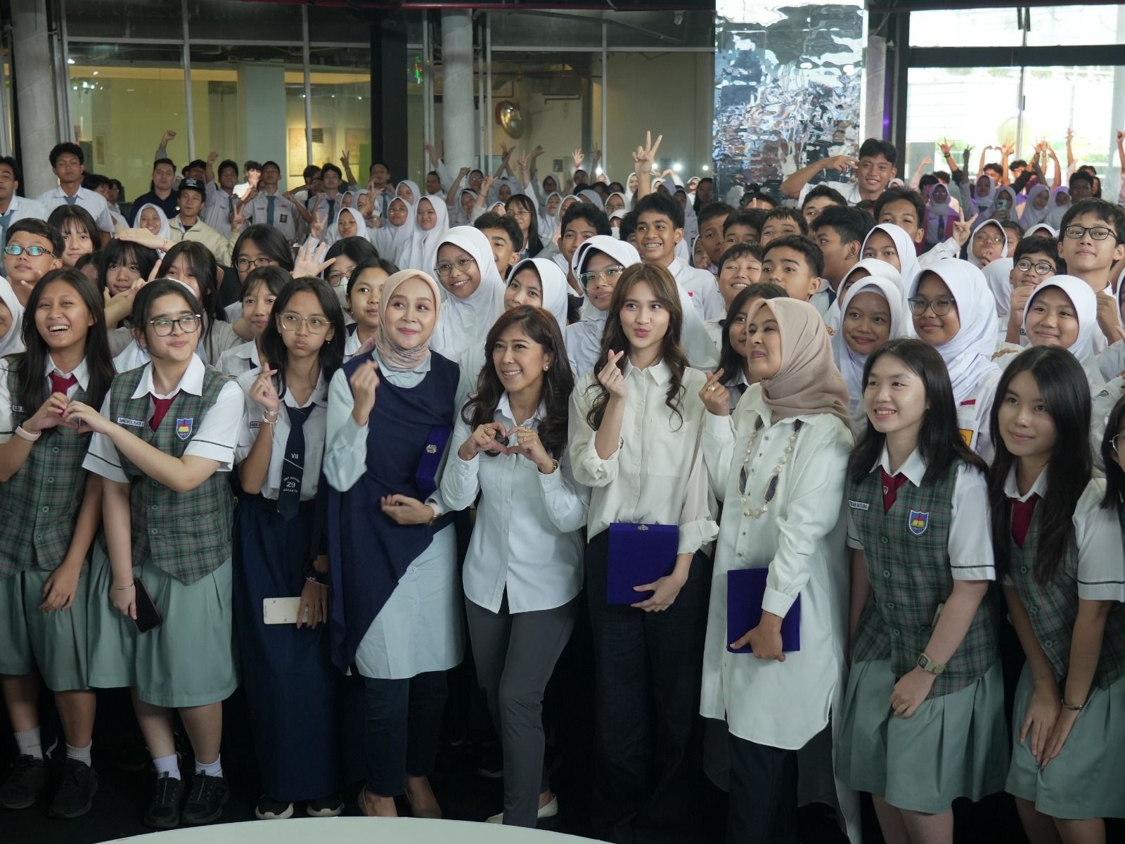 Pemerintah Tunda Akses Media Sosial bagi Anak di Bawah 16 Tahun