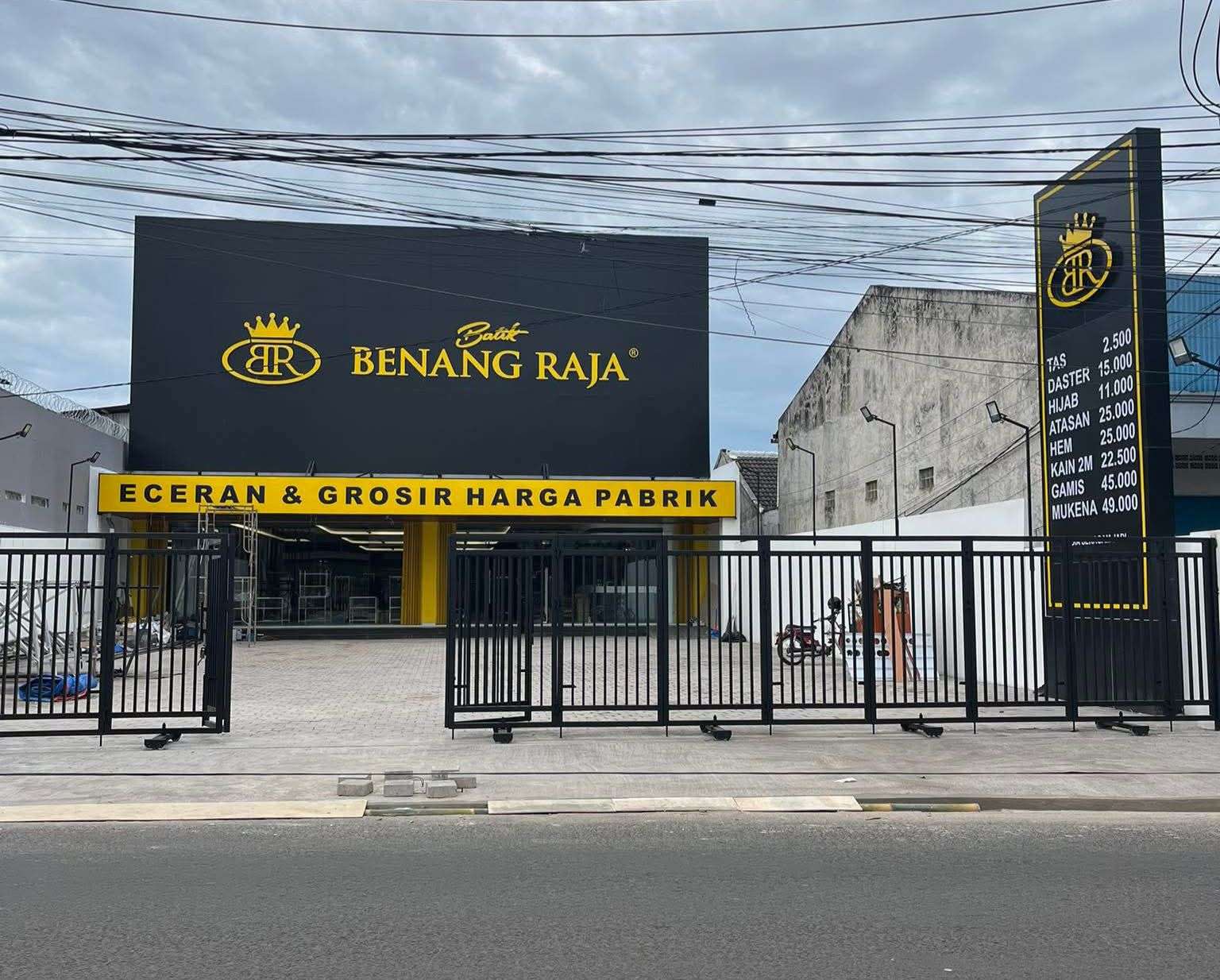 Benang Raja Cianjur: Pusat Oleh-Oleh Batik UMKM dengan Harga Terjangkau