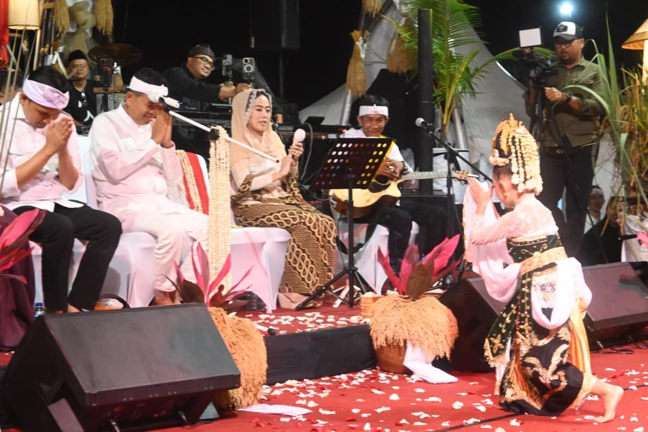 Safari Ramadan di Mande, Dedi Mulyadi Tegaskan Komitmen Perbaikan Jalan Cianjur