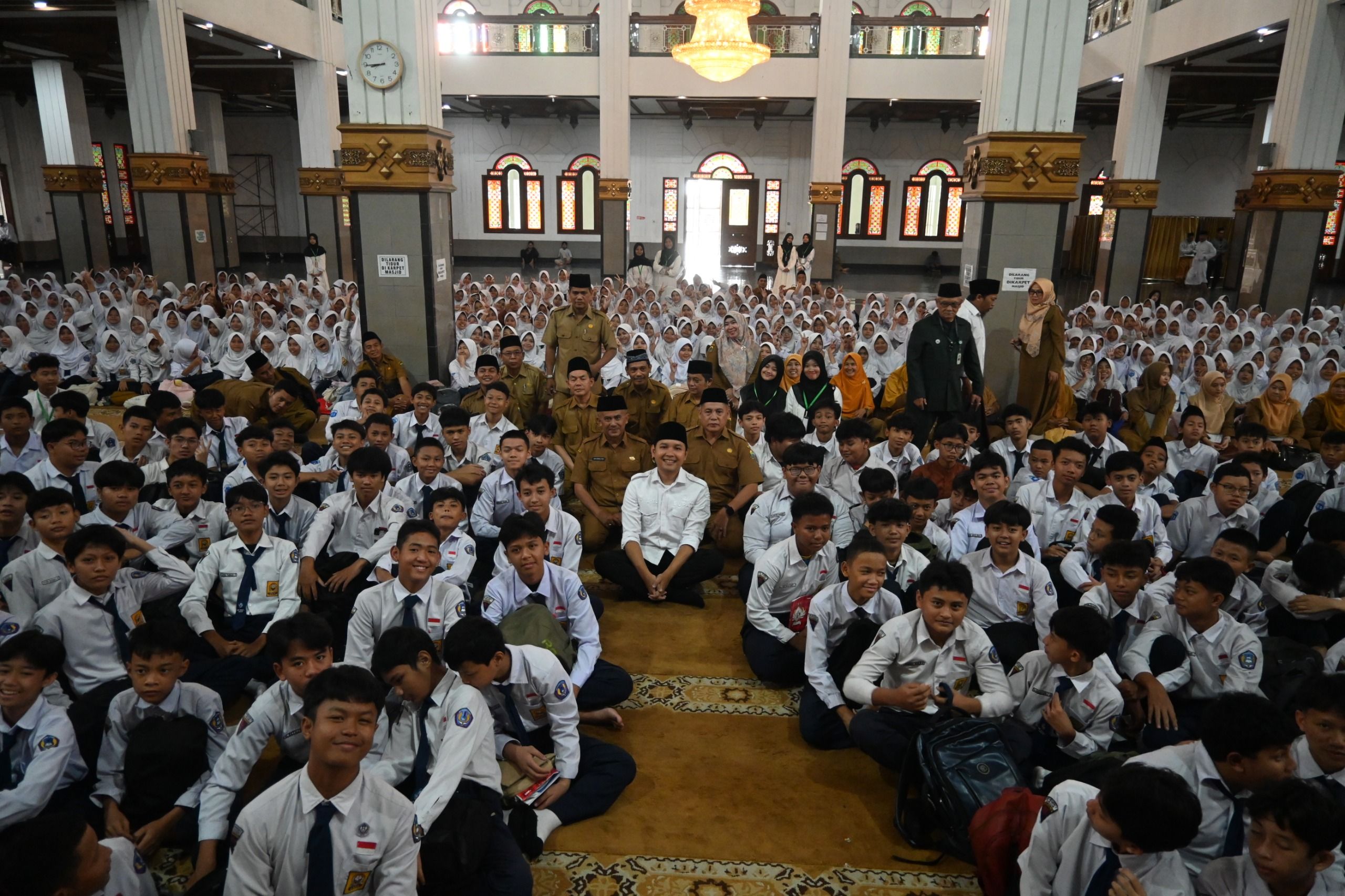 Bupati Wahyu Buka Pesantren Kilat Ratusan Siswa SMP di Cianjur