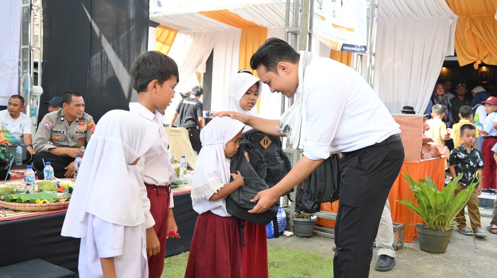 Rembug Warga Kertasari Hadirkan Layanan Gratis dan Bantuan