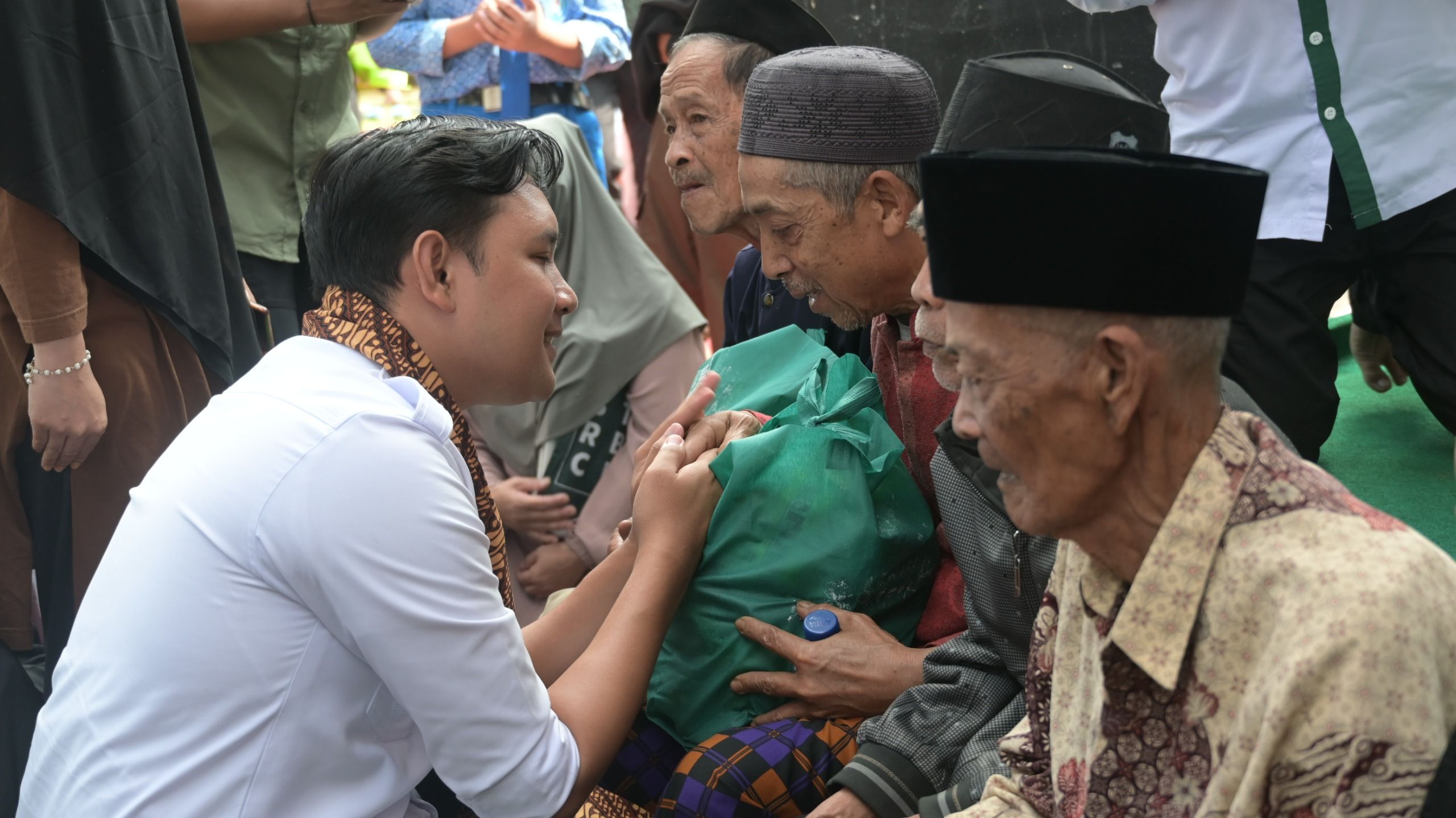 Rembug Warga Sukasirna Hadirkan Layanan Kesehatan hingga Bantuan Sekolah