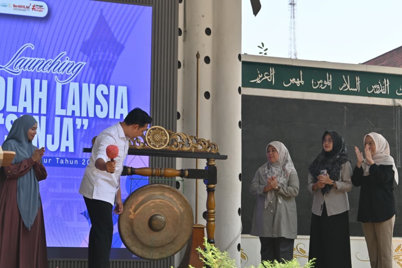 Bupati Cianjur Luncurkan Sekolah Lansia Senja di Pancaniti