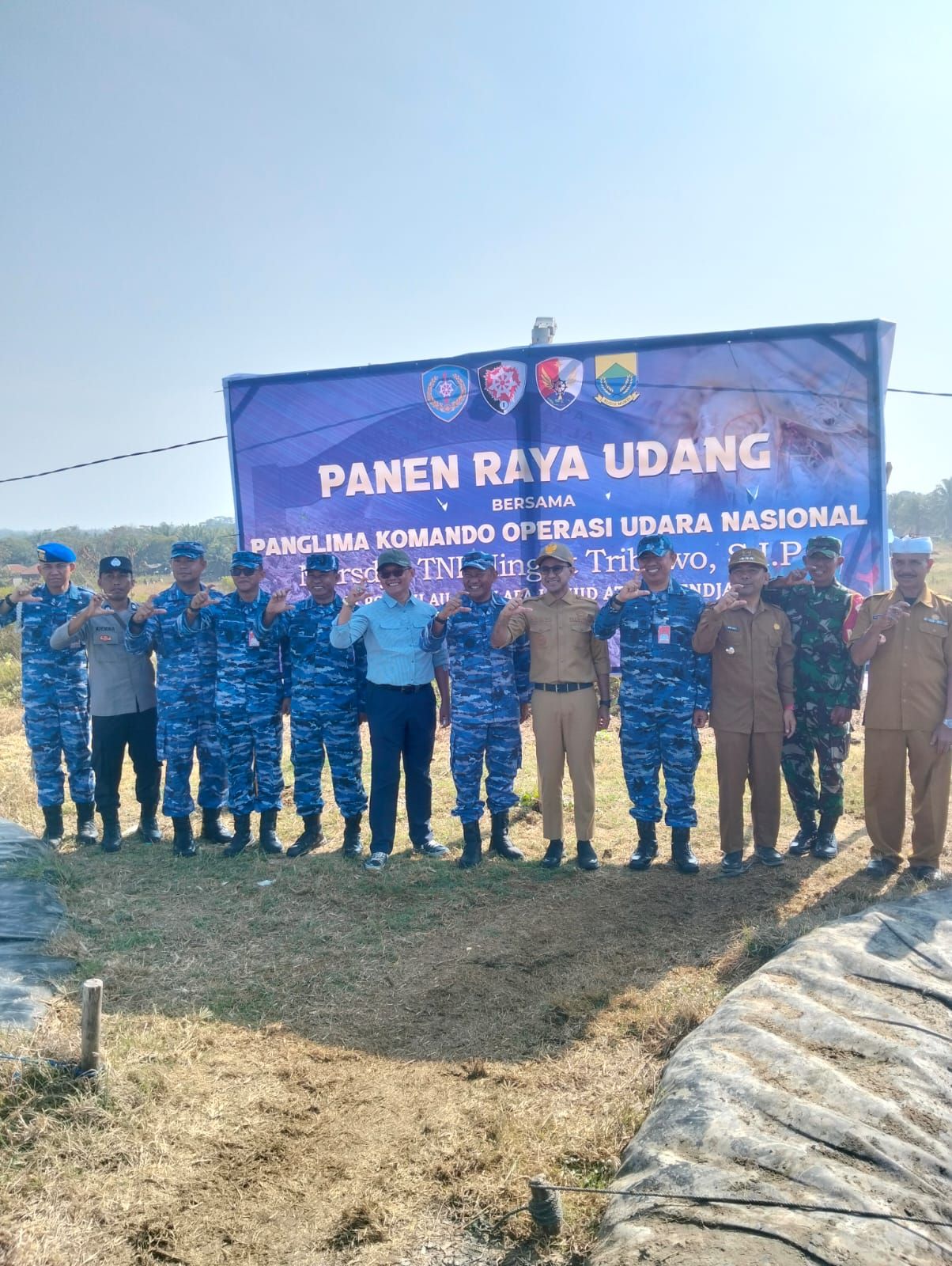 Wakil Bupati Cianjur Hadiri Panen Raya Udang di Cikalapa