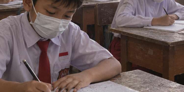 Abu Vulkanik Ganggu Sekolah, Cianjur Buka Opsi Pembelajaran Jarak Jauh