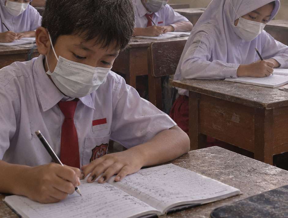 Abu Vulkanik Anak Krakatau Ganggu Sekolah, Cianjur Terapkan PJJ