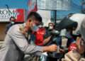 Polisi Bagikan Masker untuk Warga Cianjur, Antisipasi Abu Vulkanik Anak Krakatau