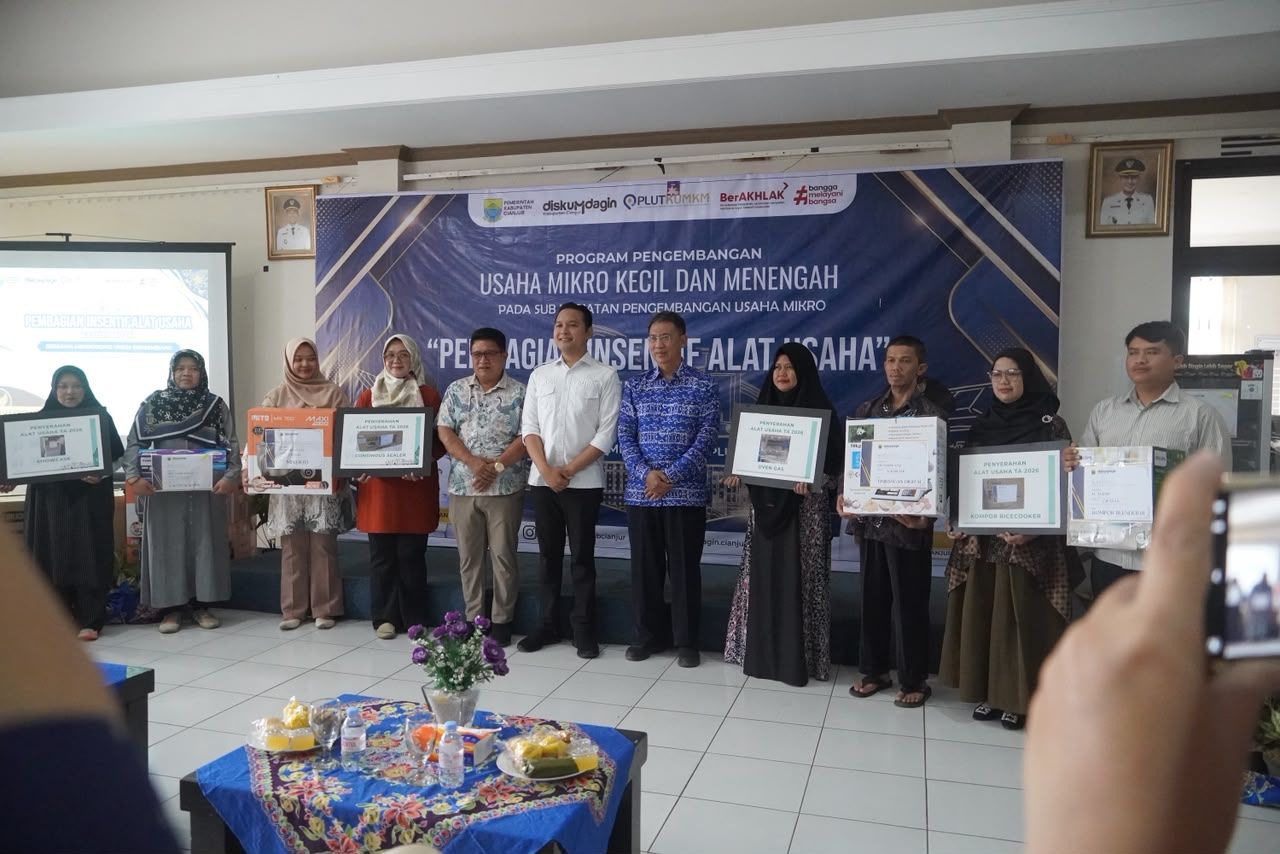 Pemkab Cianjur Salurkan Bantuan Alat Usaha, 400 UMKM Jadi Sasaran