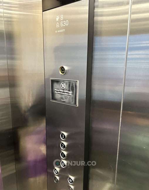 Lift untuk berpindah antar lantai - Klinik Keluarga Cianjur