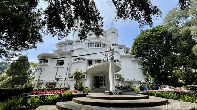 Villa Isola Bandung: Dari Rumah Berretty hingga Gedung Rektorat UPI