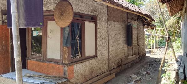Rumah Rusak dan Kerap Banjir, Lansia di Sindangbarang Menanti Bantuan