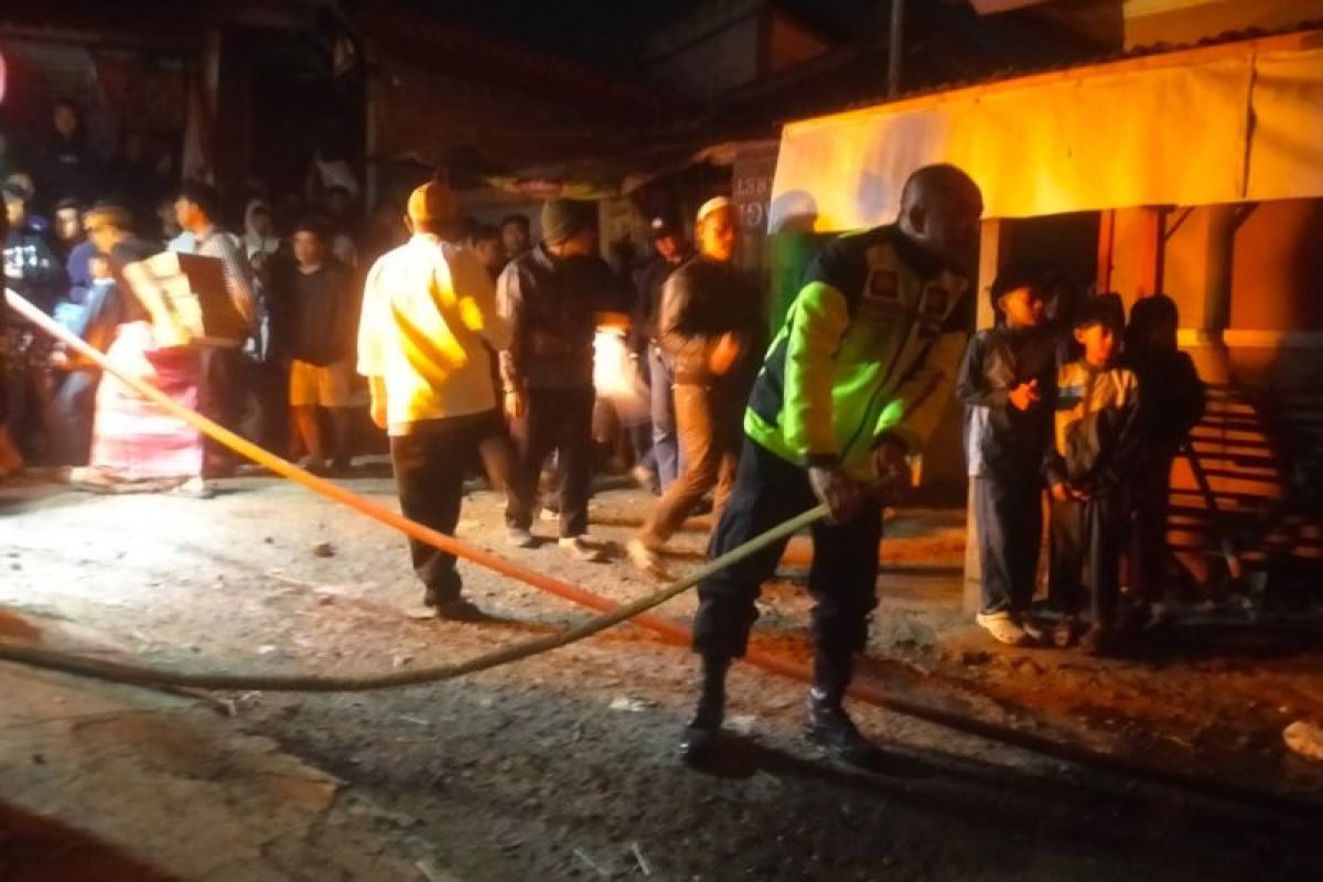 Polisi Selidiki Kebakaran Puluhan Kios di Pasar Andir Garut