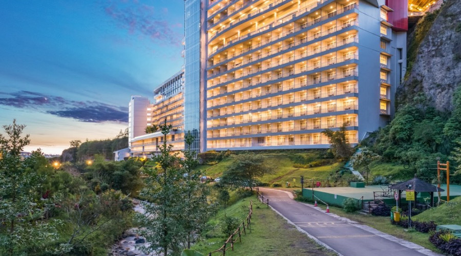 Le Eminence Puncak, Hotel Resor dengan Pemandangan Alam di Ciloto