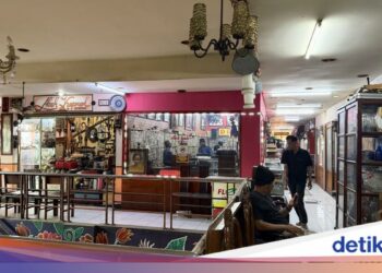 Pasar Antik Cikapundung Menarik Gen Z, Pedagang Beradaptasi